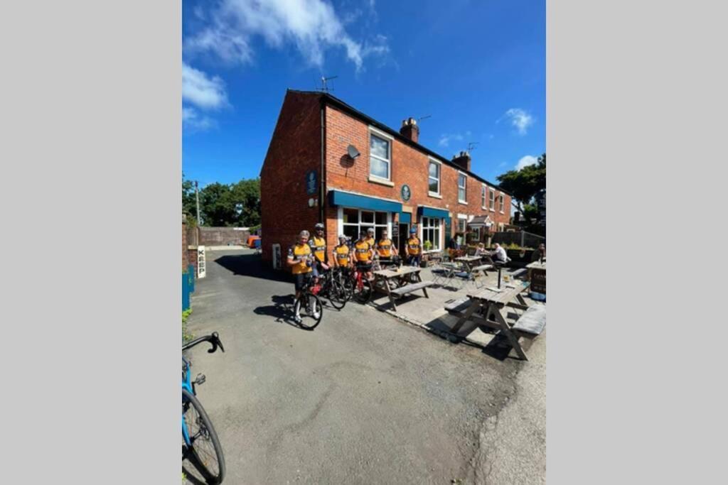 Lovely 2 Bedroomed Flat In The Centre Of Longton