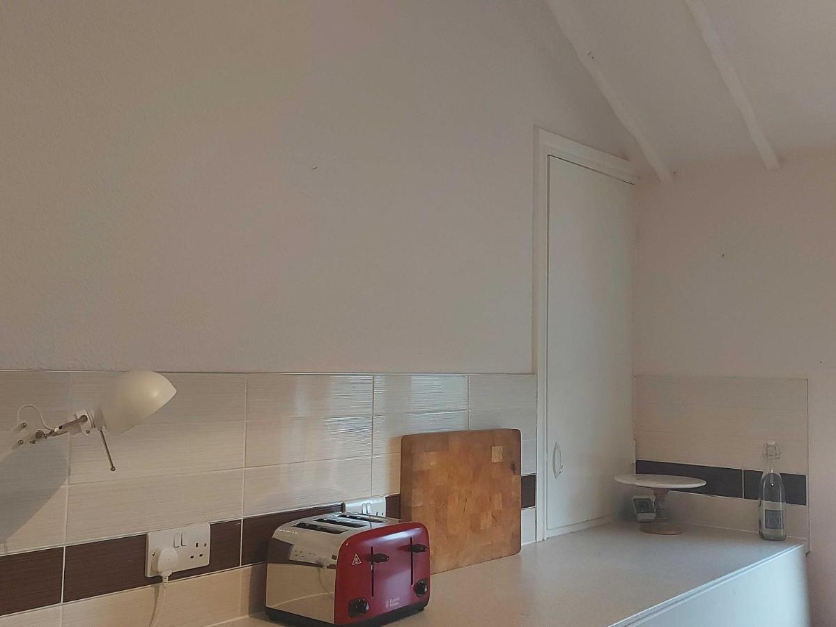 Lovely 2 Bedroomed Flat In The Centre Of Longton Apartment